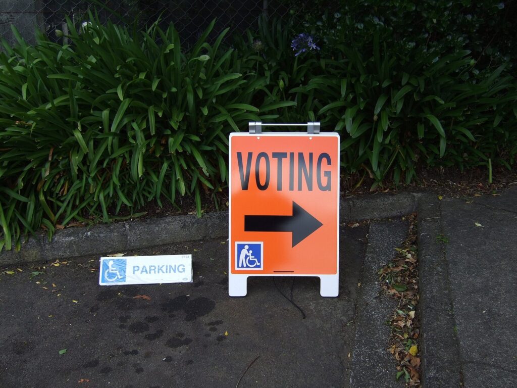 Voting sign pointing to a polling place
